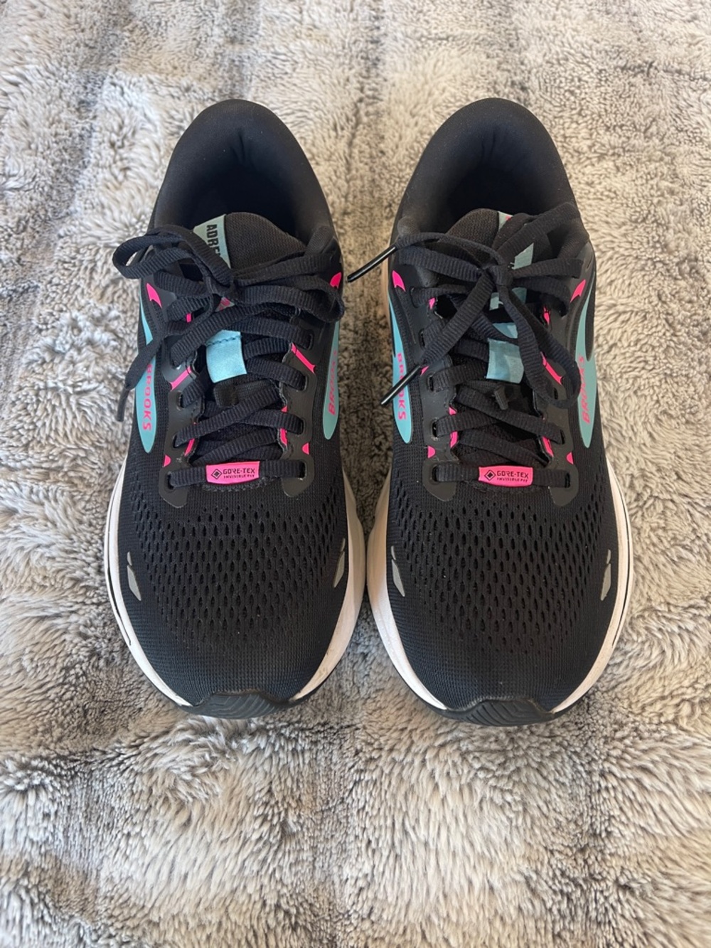 LADIES BROOKS ADRENALINE GTS TENNIS SHOES - 9M